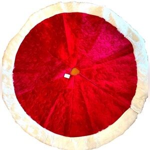 Home Collection Quilted Red/White Fur 48” Tree Christmas Tree Skirt